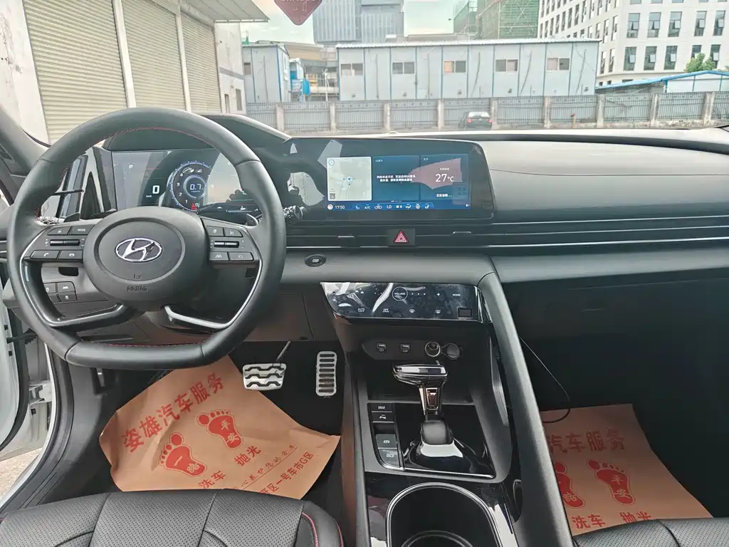 Hyundai Elantra фото 12
