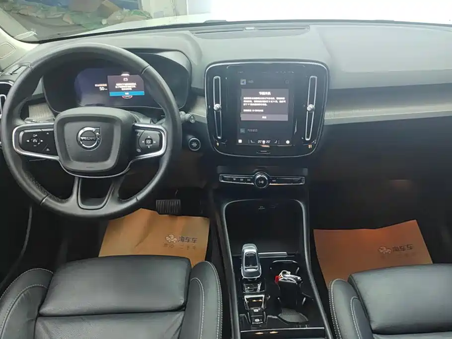 Volvo XC40 фото 12