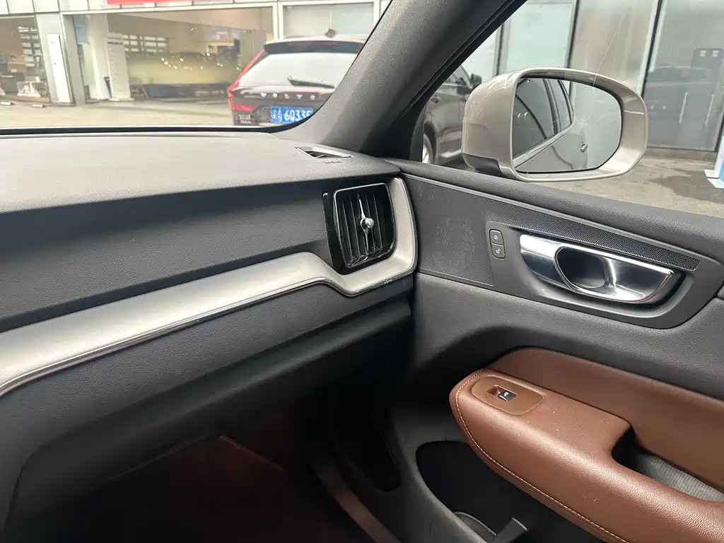 Volvo XC60 фото 11