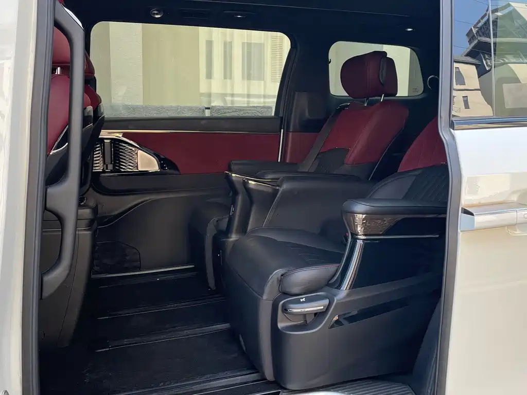 GAC Trumpchi M8 фото 8