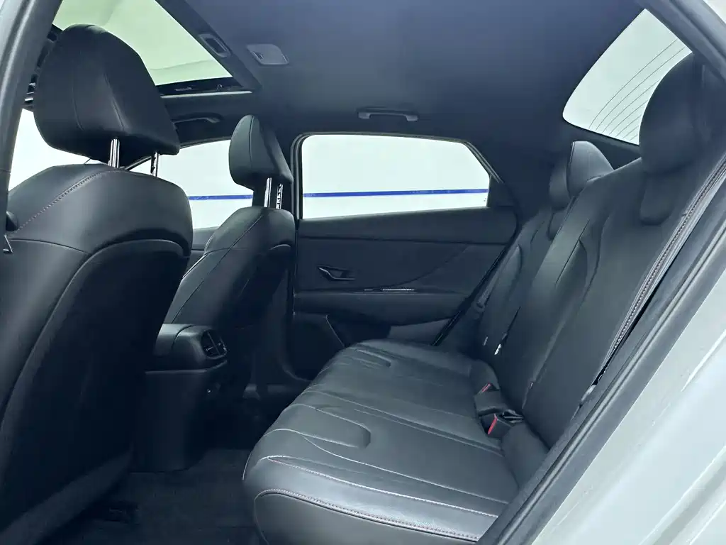 Hyundai Elantra фото 9