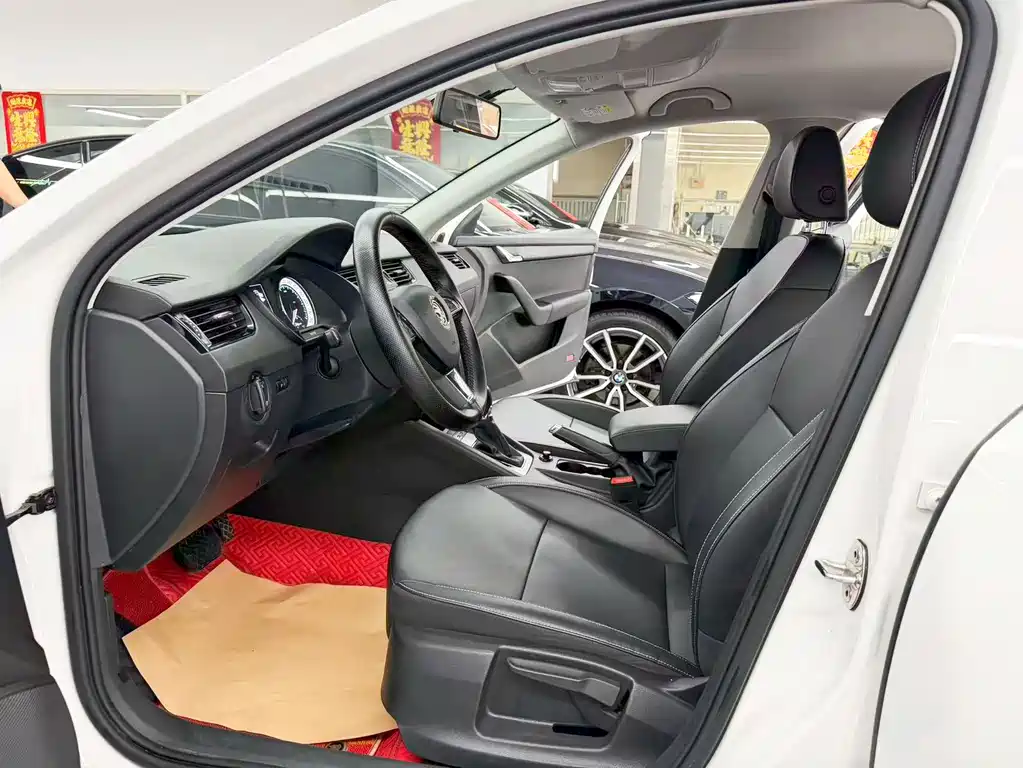 Skoda Octavia фото 7