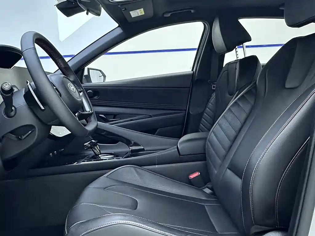 Hyundai Elantra фото 7