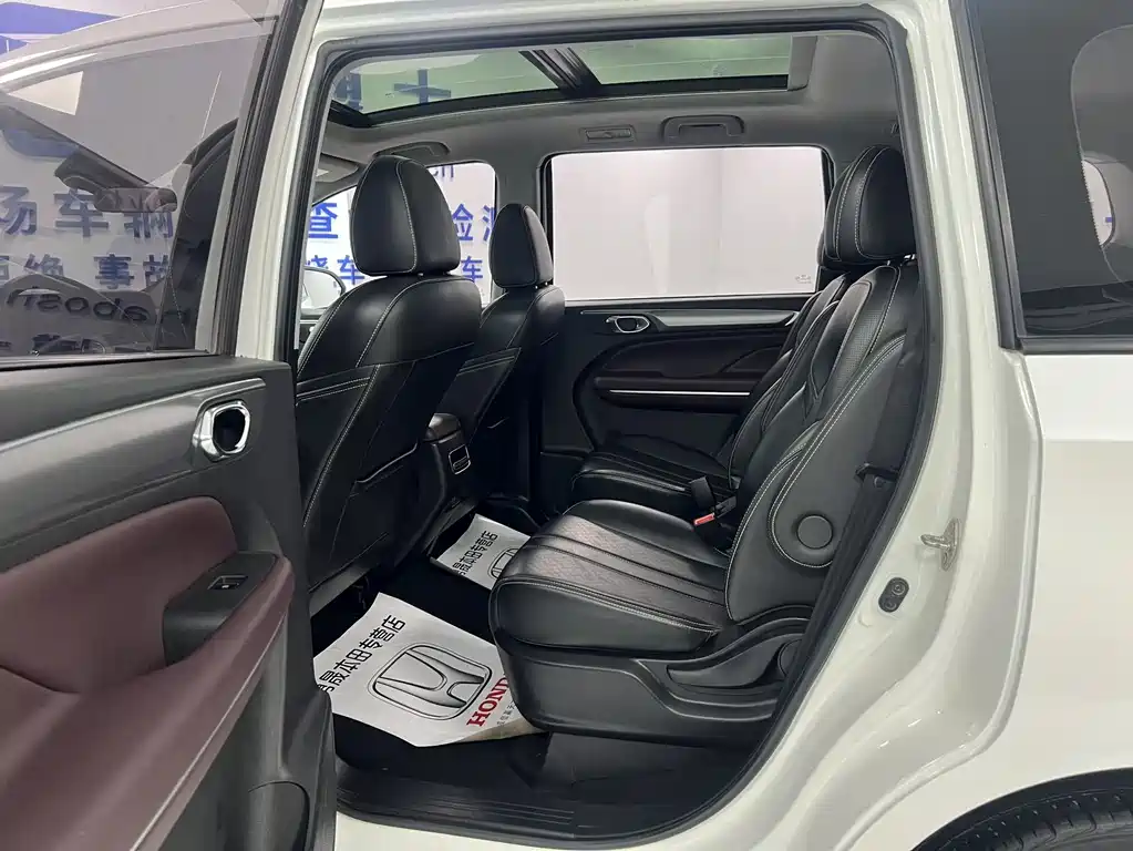 GAC Trumpchi M6 фото 8