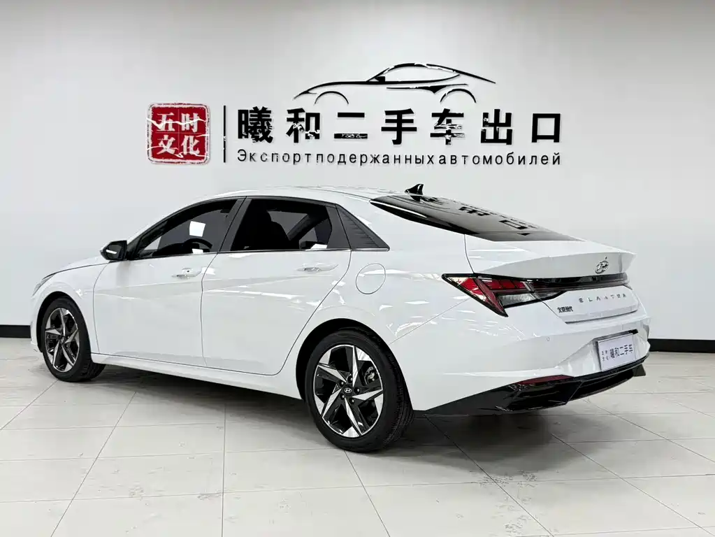 Hyundai Elantra фото 6