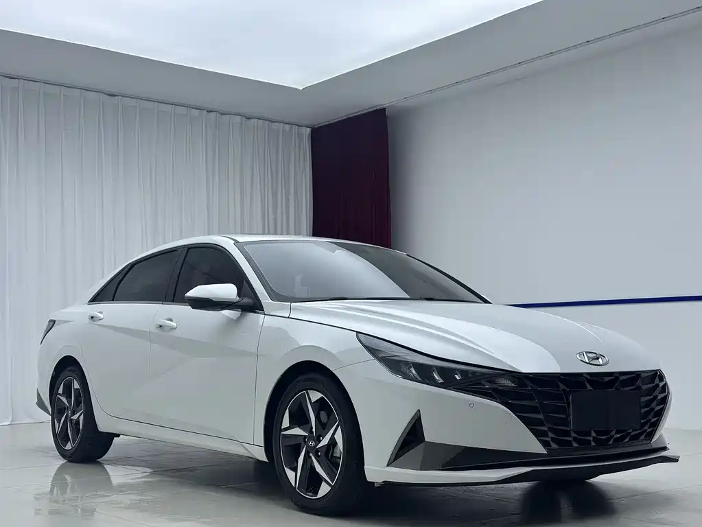 Hyundai Elantra фото 3