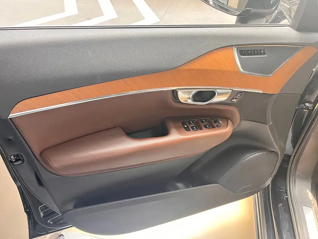 Volvo XC90 фото 5