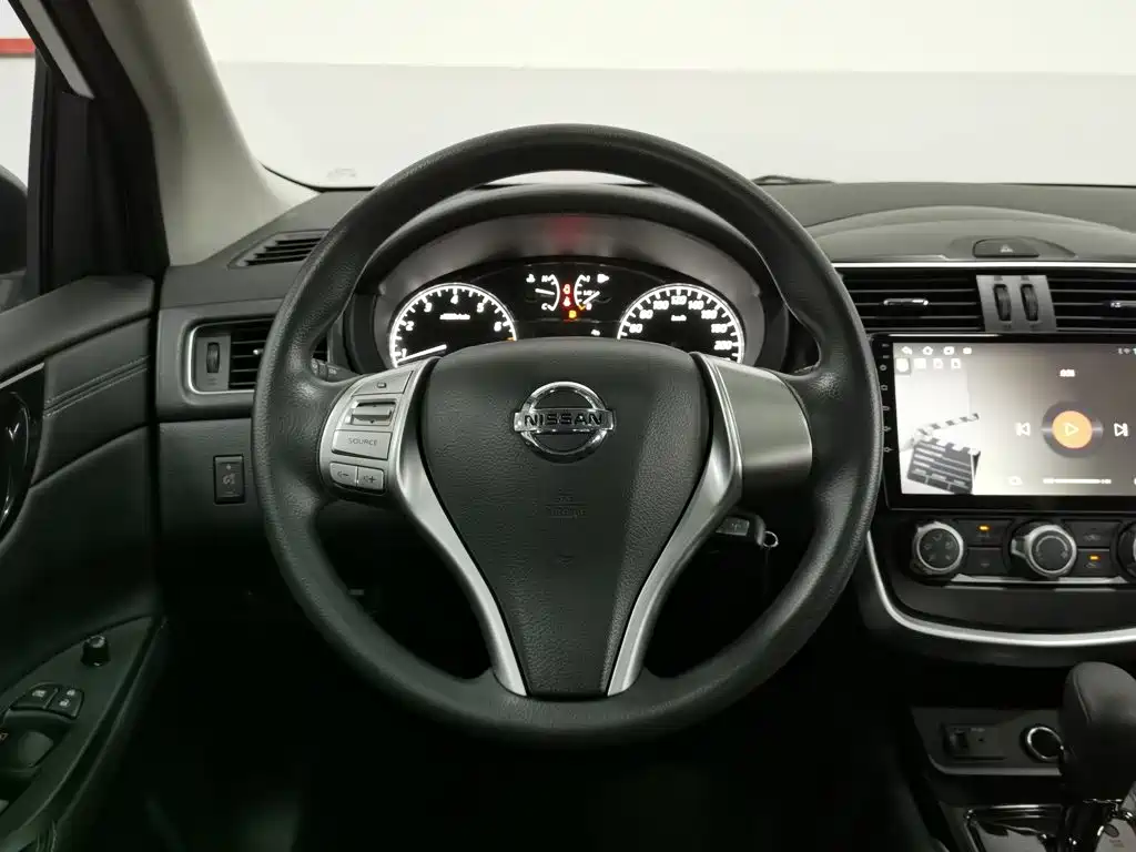 Nissan TIIDA фото 11