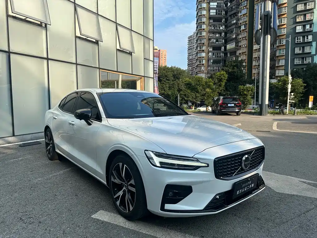 Volvo S60 фото 3