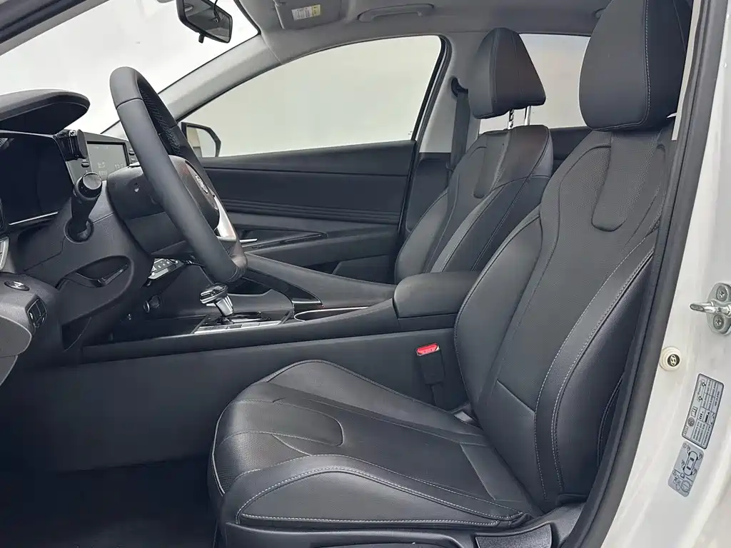 Hyundai Elantra фото 7