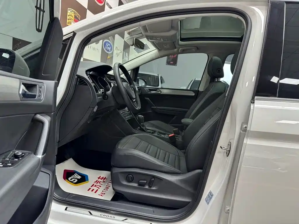 Volkswagen Touran фото 7
