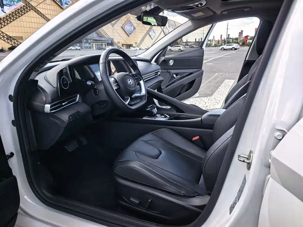 Hyundai Elantra фото 11