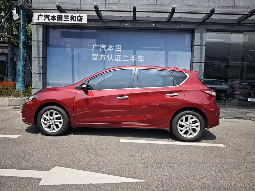 Nissan TIIDA фото 4