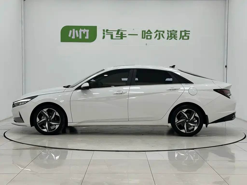 Hyundai Elantra фото 5