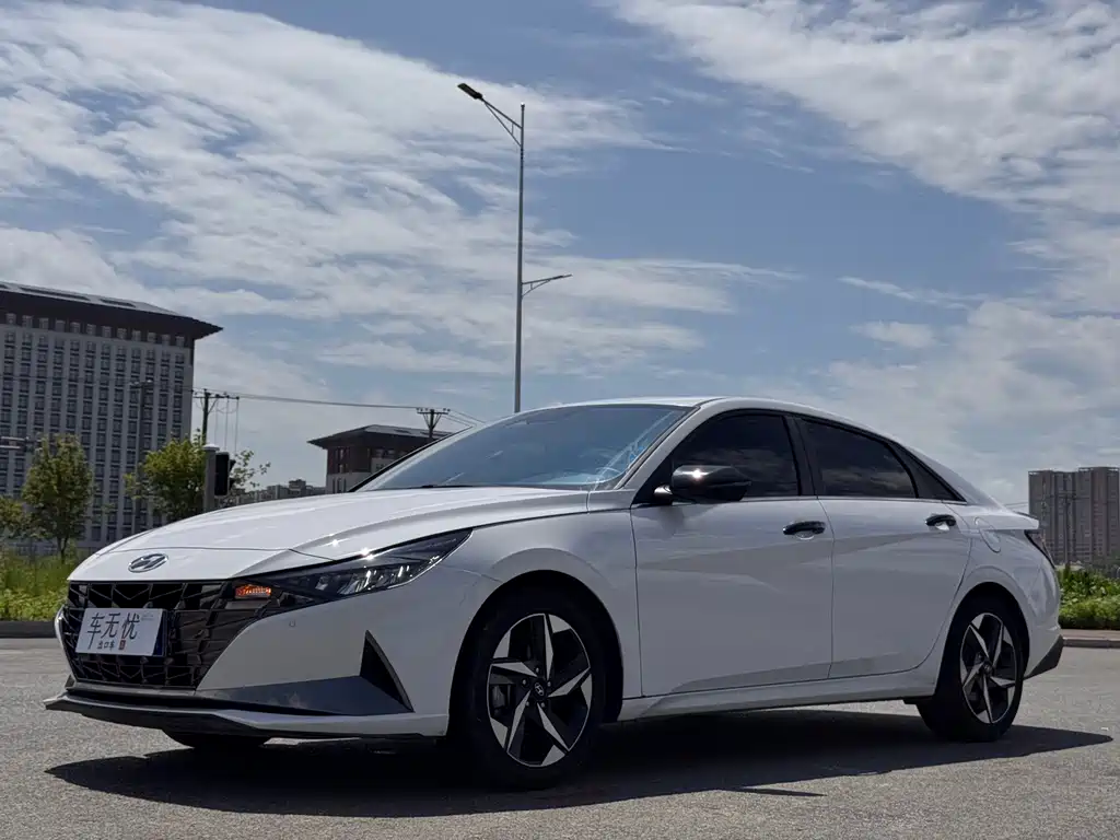 Hyundai Elantra фото 7