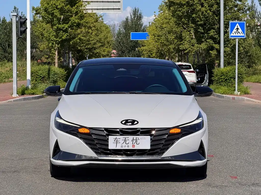 Hyundai Elantra фото 2