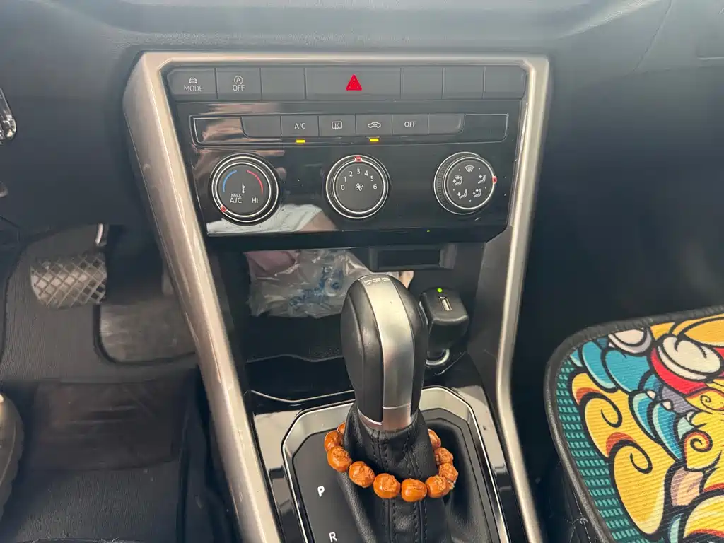 Volkswagen T-ROCTange фото 8