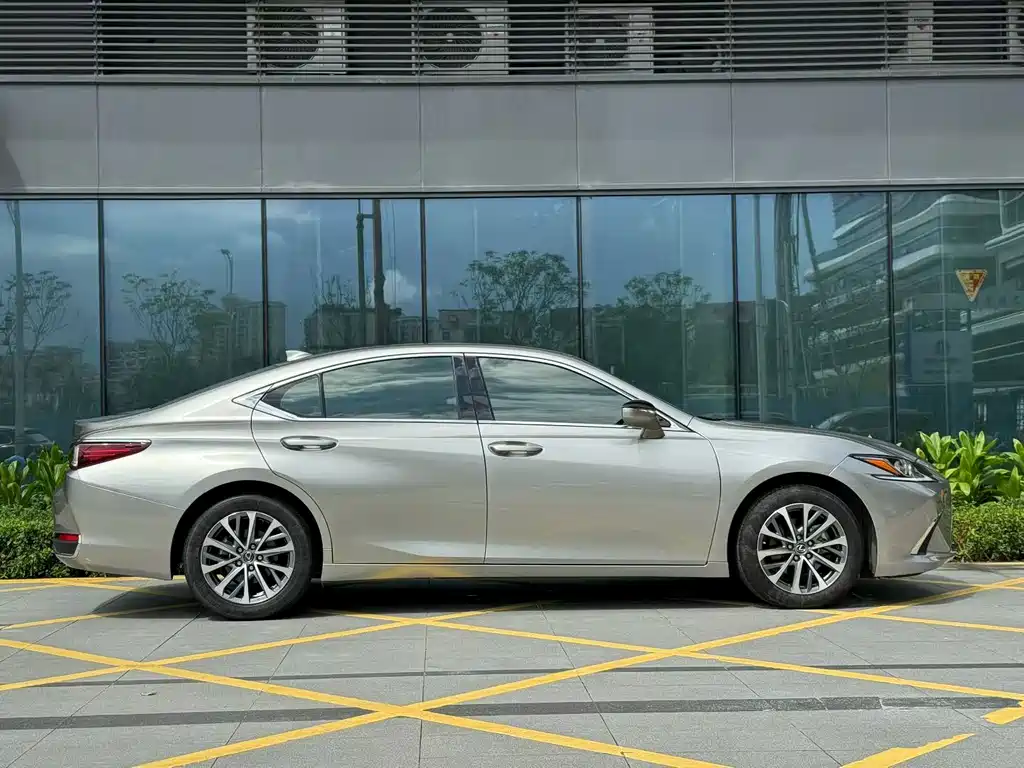 Lexus ES фото 3