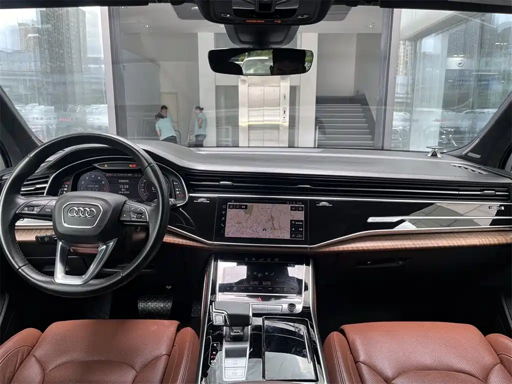 Audi Q7 фото 6