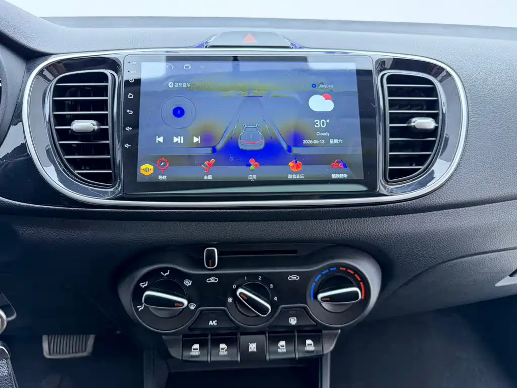 Kia Pegas фото 10