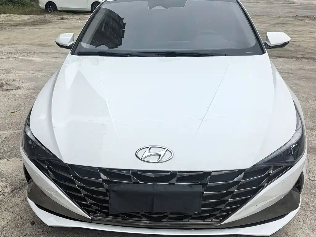 Hyundai Elantra фото 2