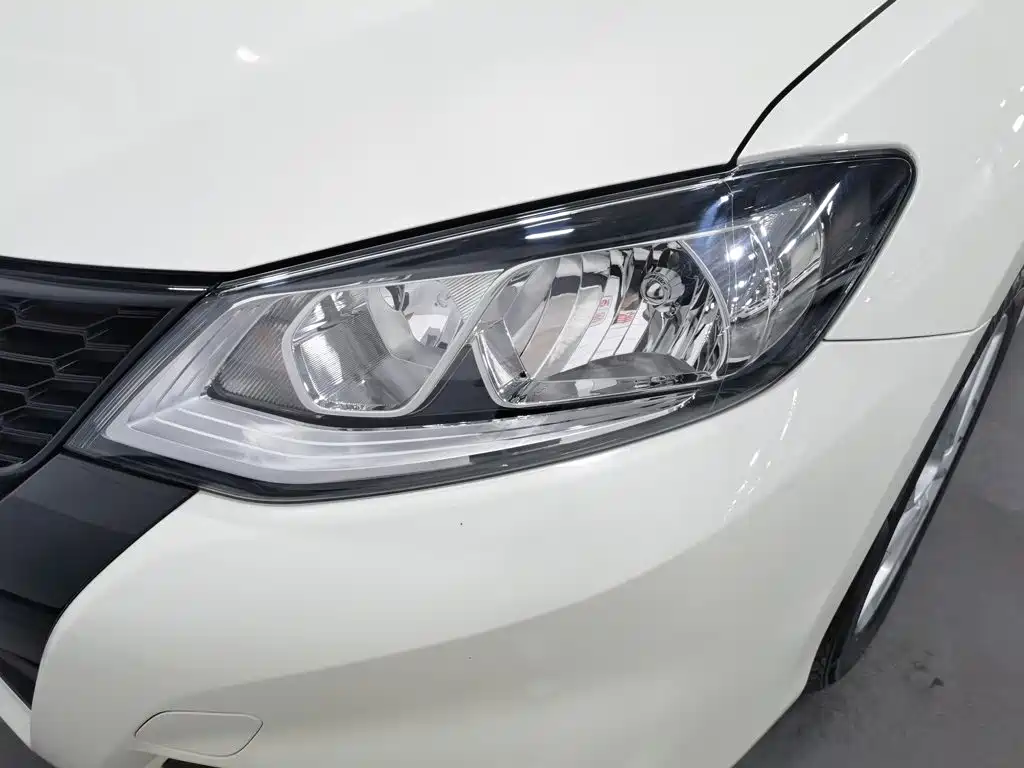 Nissan TIIDA фото 7