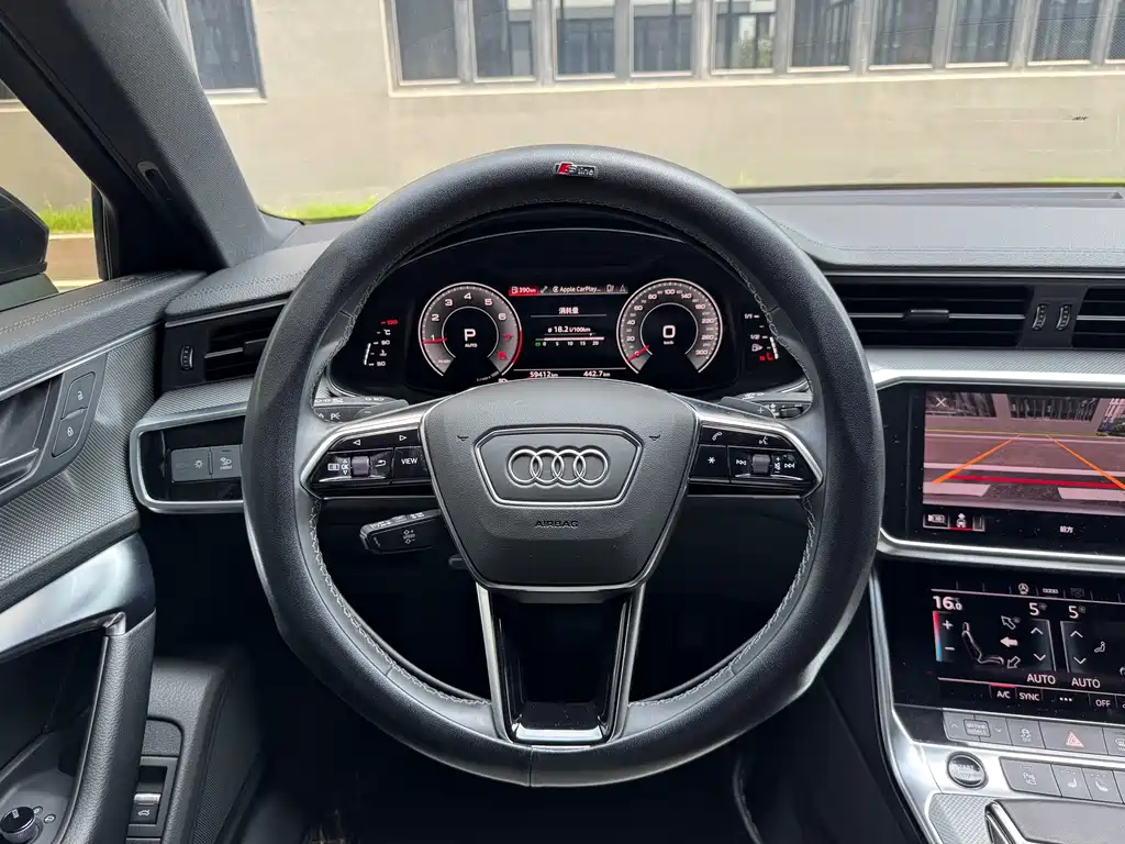 Audi A6L фото 12