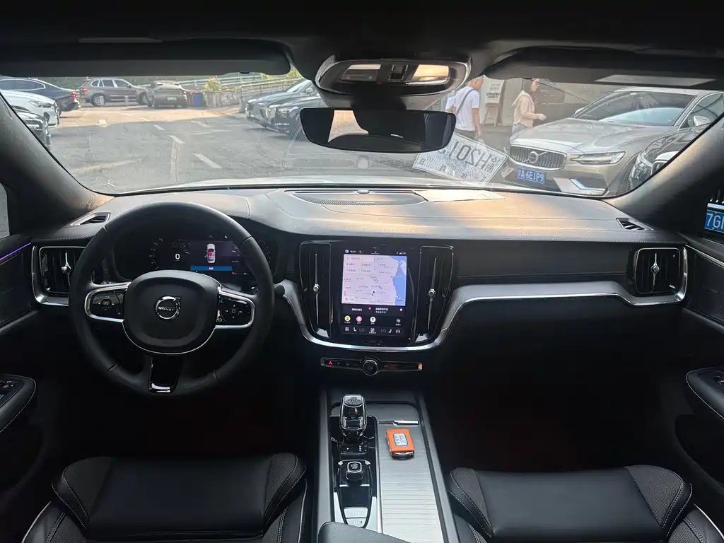 Volvo S60 фото 10