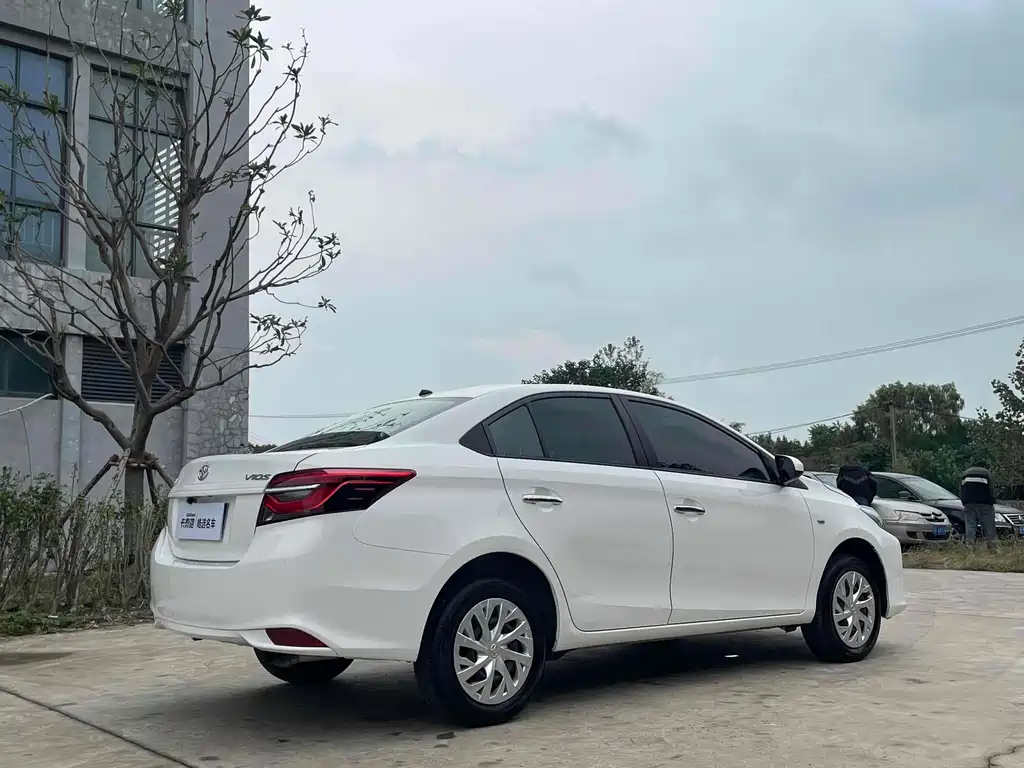 Toyota Vios фото 5