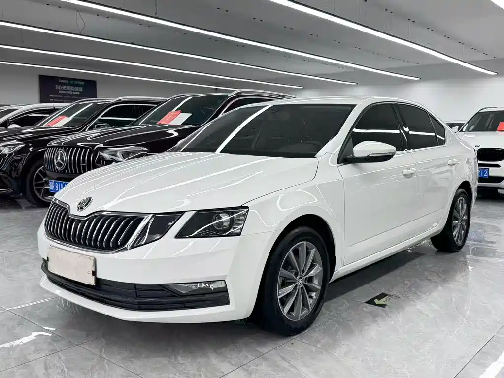 Skoda Octavia 2022 — фото автомобиля