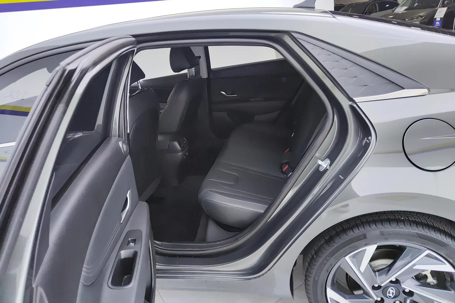 Hyundai Elantra 1.5L CVT фото 4