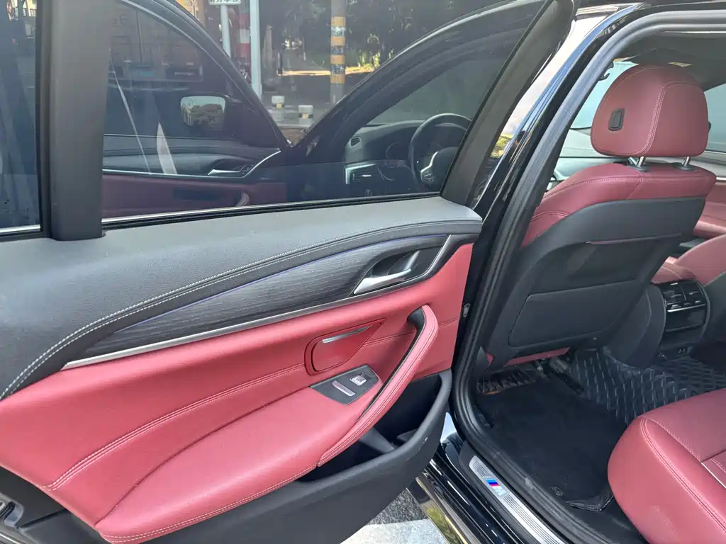 BMW 5 Series фото 9